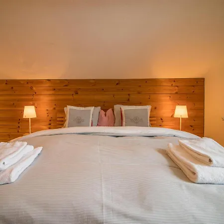 Furkablick Alice Und Yvonne By * ארוזה